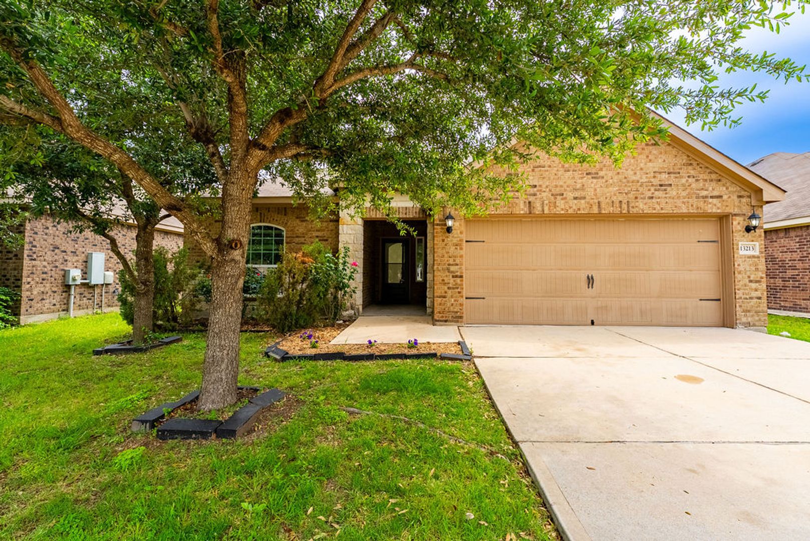 Manor House: 13213 Clara Martin Rd