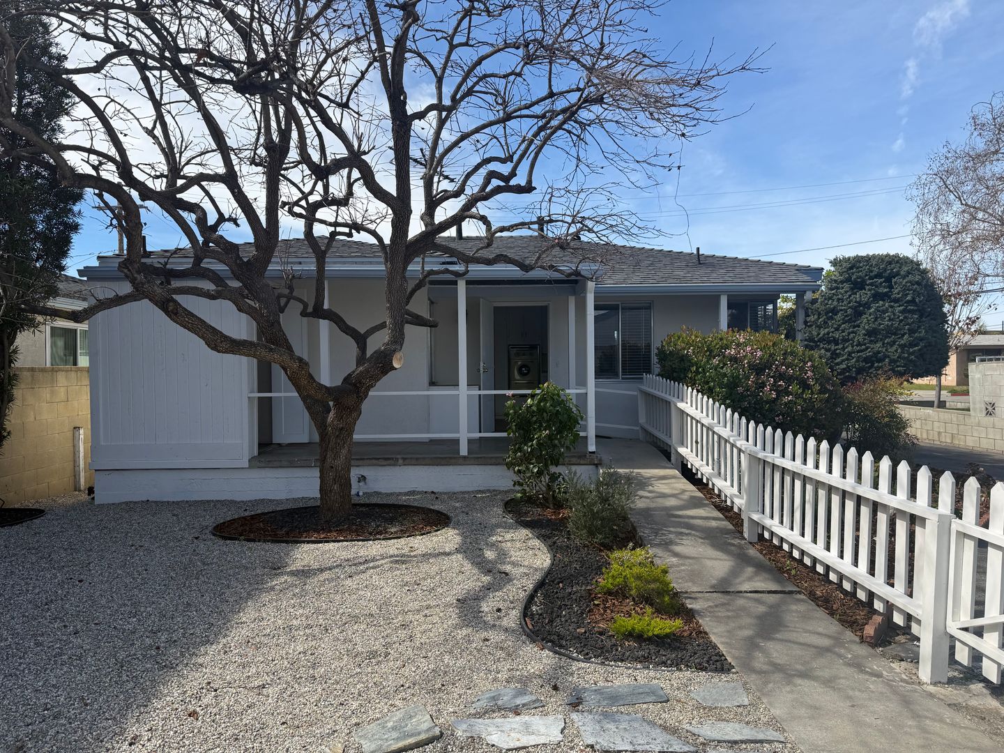 Gardena House: 15908 S. Manhattan Pl