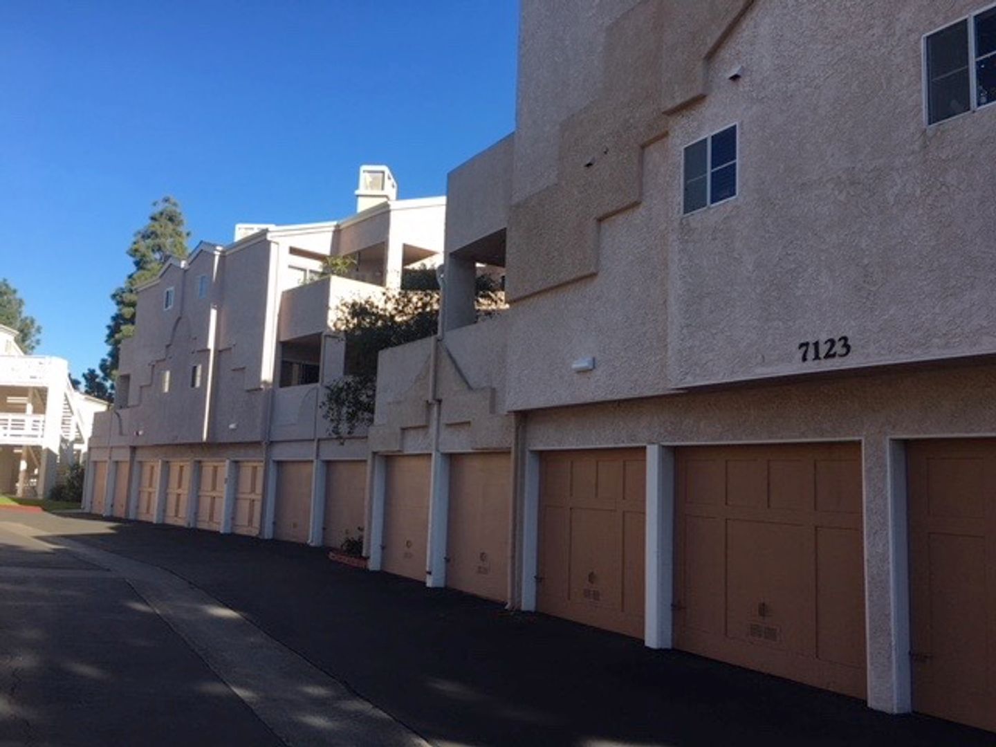 San Diego House: 7123 Camino Degrazia #133