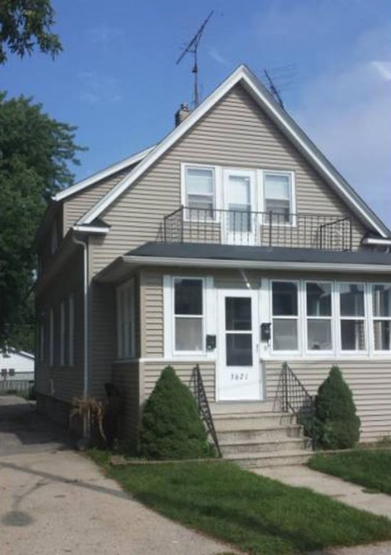 Kenosha Apartment: 3621 10th Ave