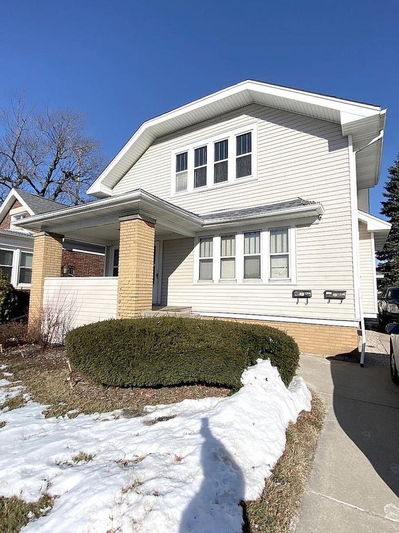 Racine Apartment: 1314 Jones Ave