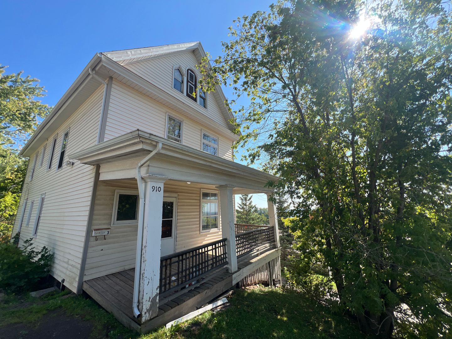 Duluth Apartment: 910 N 22nd Ave W - 1