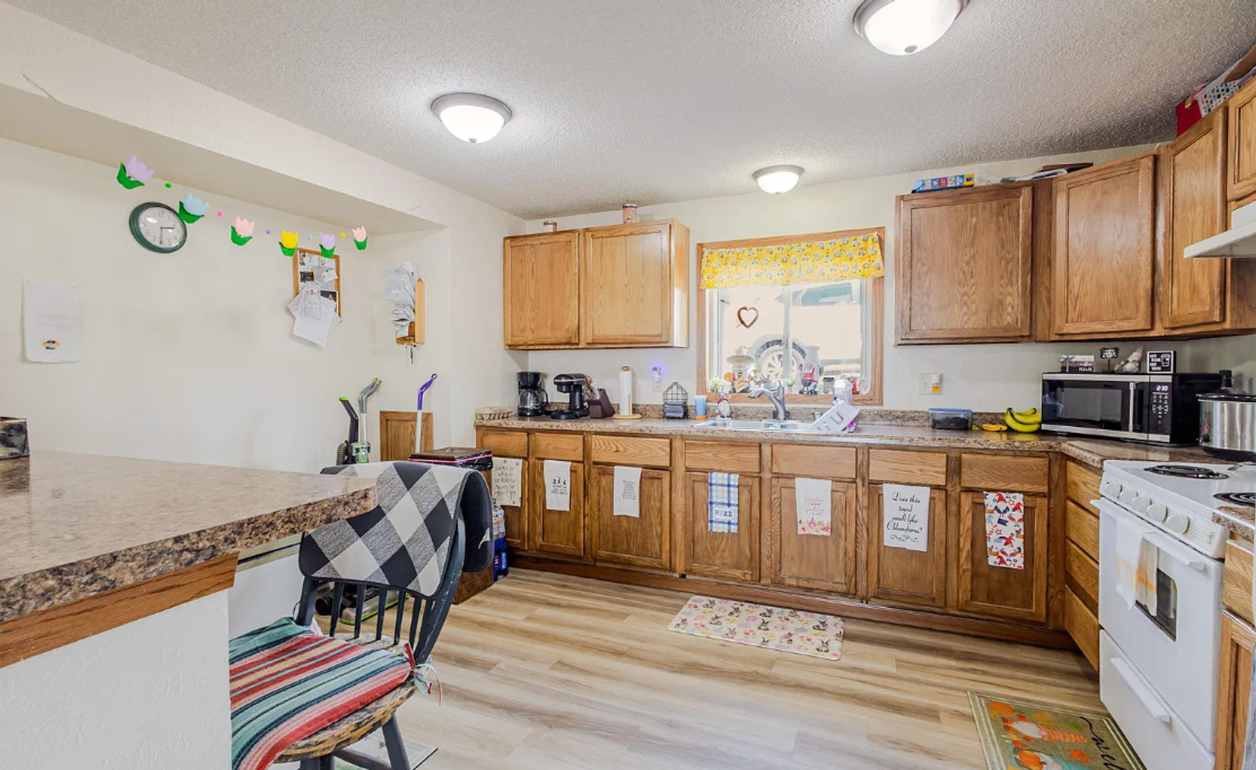 Superior Apartment: 2406 Hill Ave - 2
