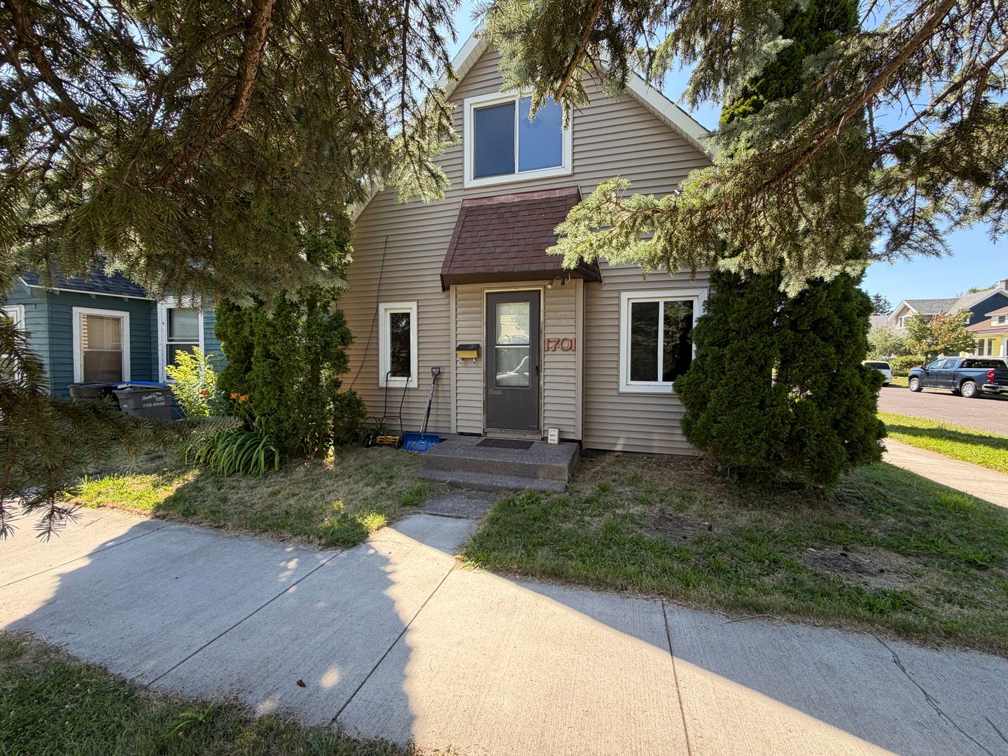 Superior House: 1701 Baxter Ave