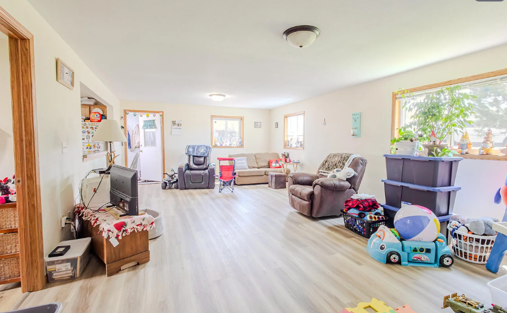 Superior Apartment: 2406 Hill Ave - 2
