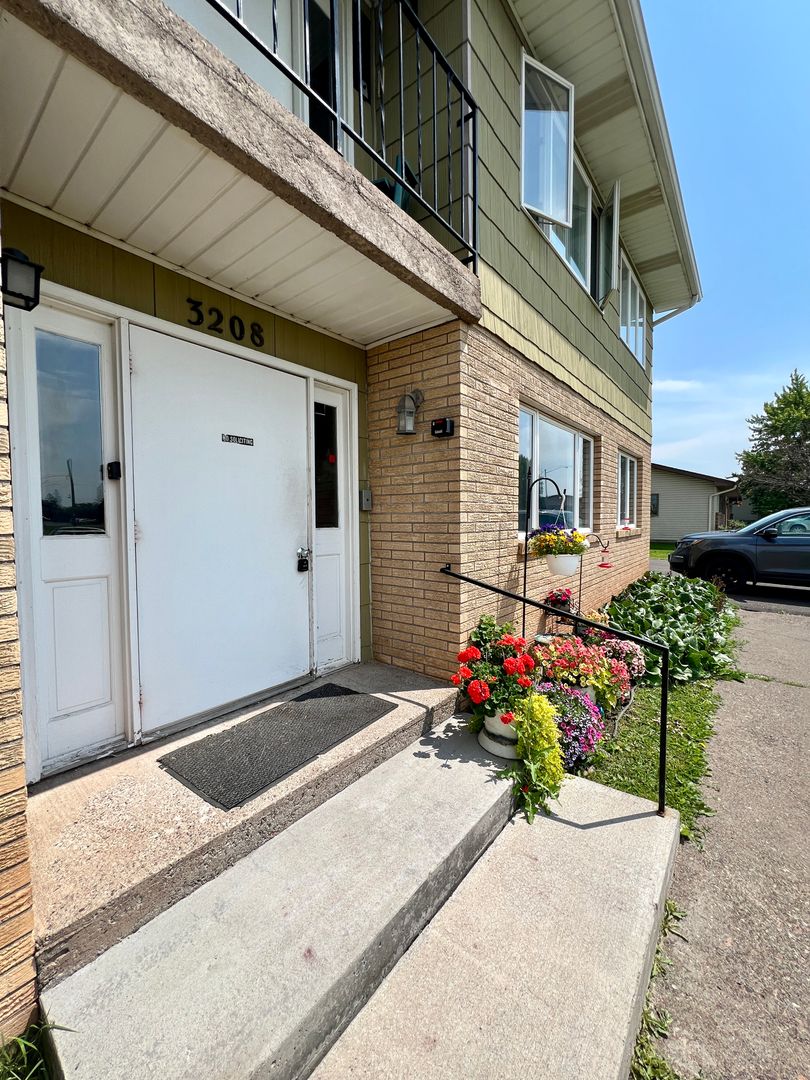Superior Apartment: 3211 John Ave