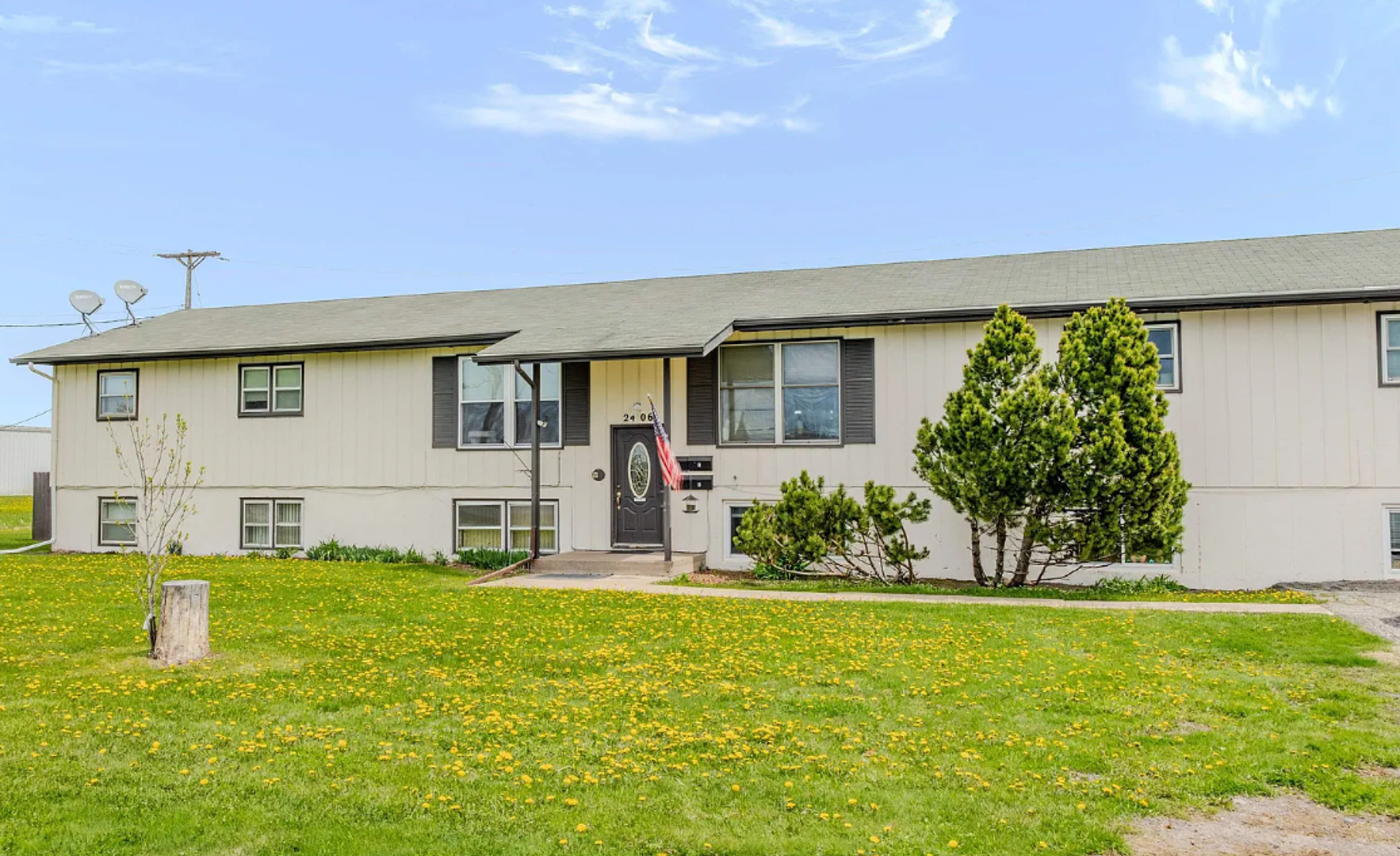 Superior Apartment: 2406 Hill Ave - 1