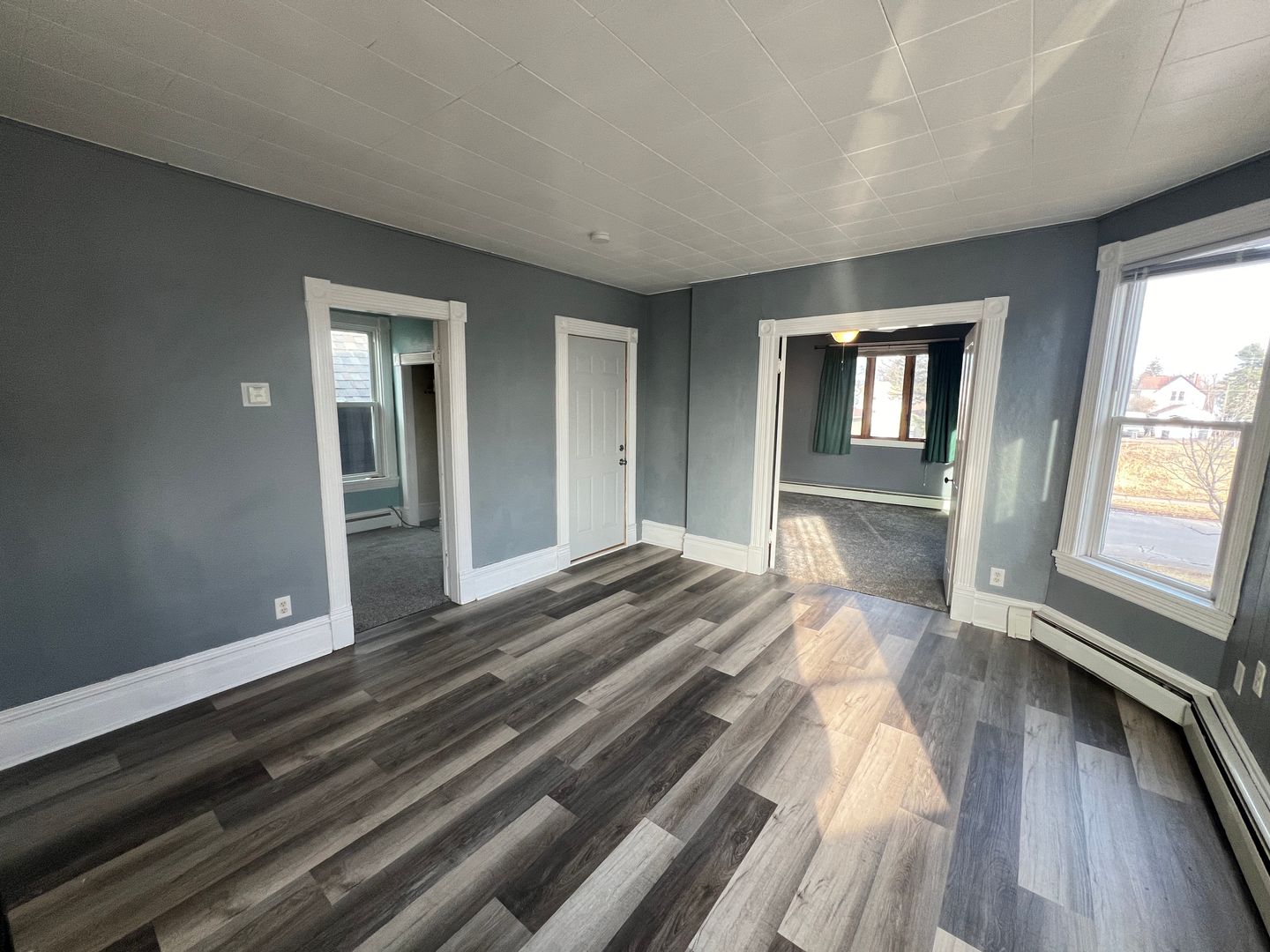 Superior Apartment: 2015 Iowa Ave - 2