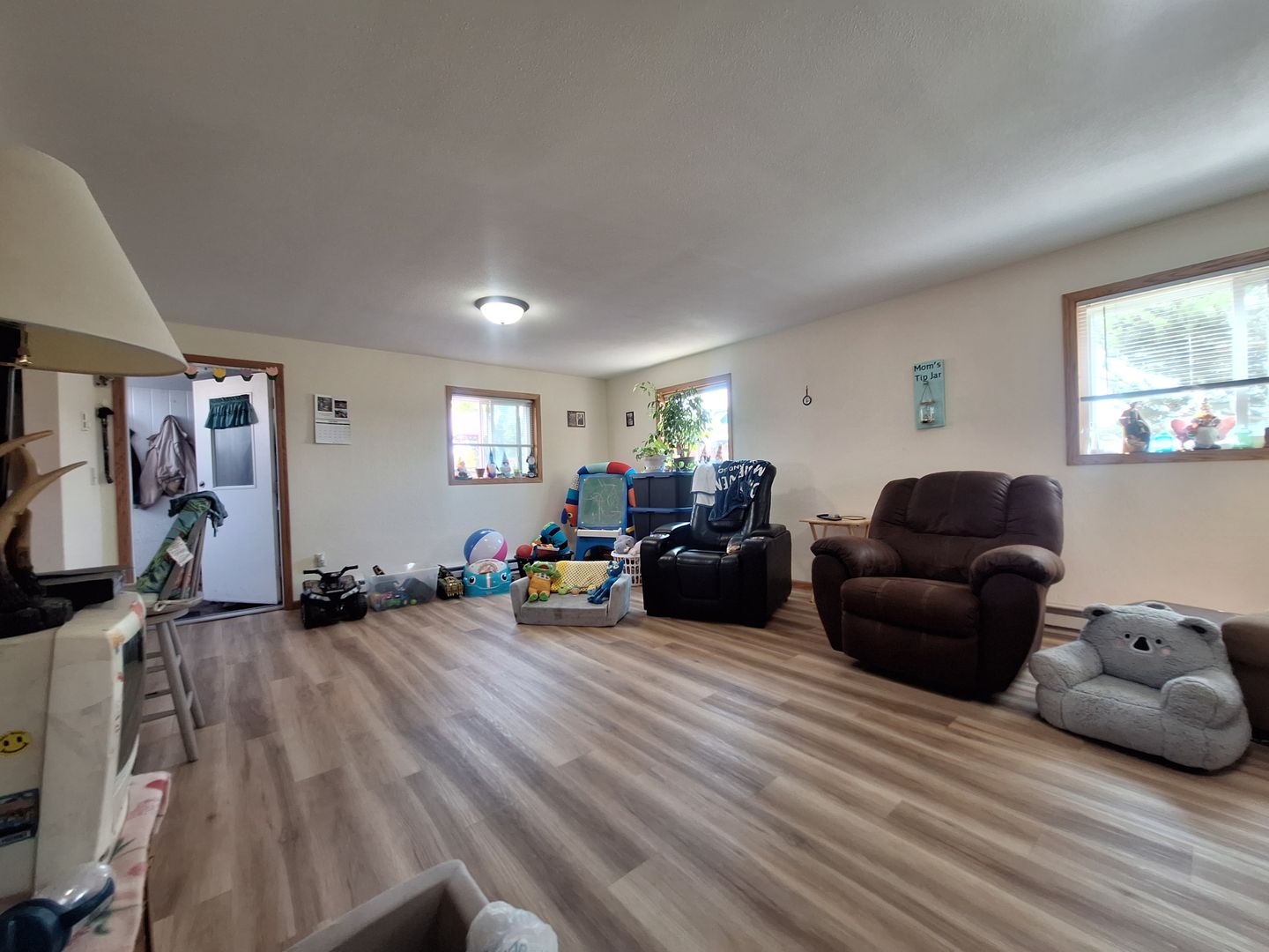 Superior Apartment: 2406 Hill Ave - 2