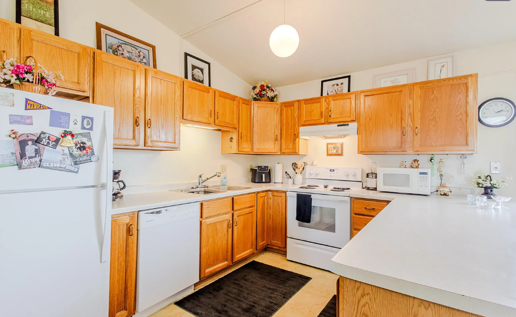Superior Apartment: 2406 Hill Ave - 3