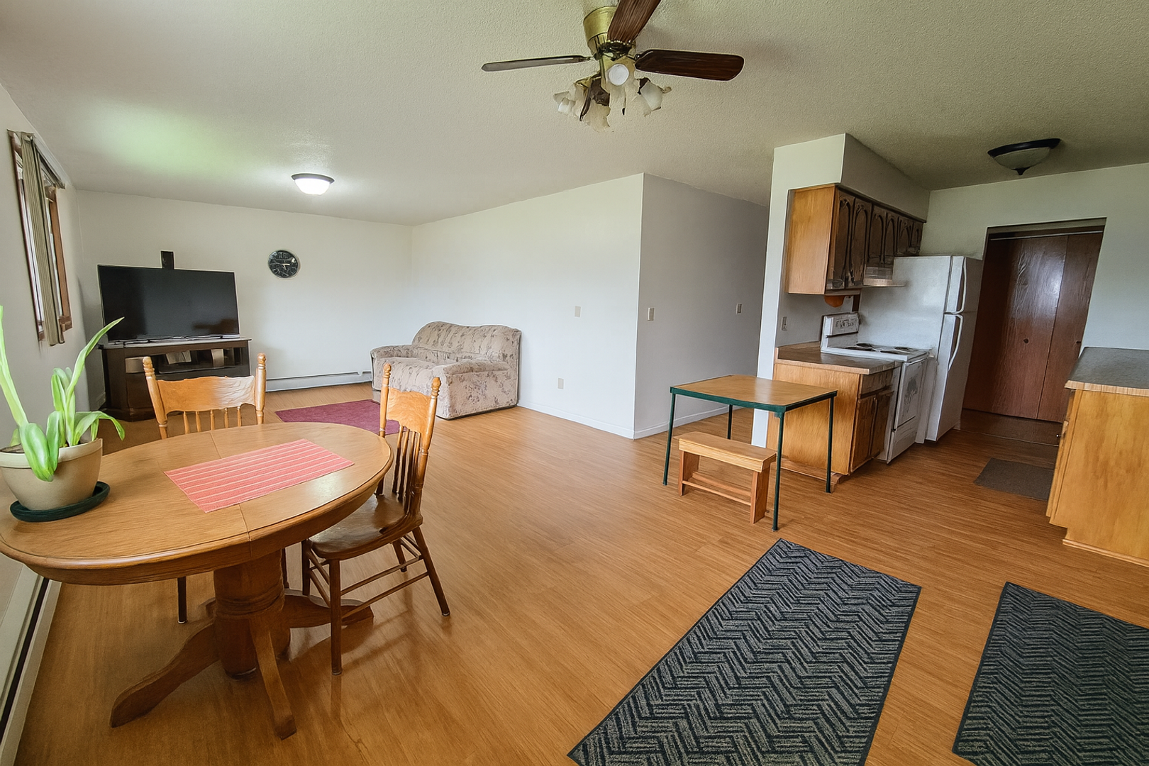 Superior Apartment: 1406 Birch Ave
