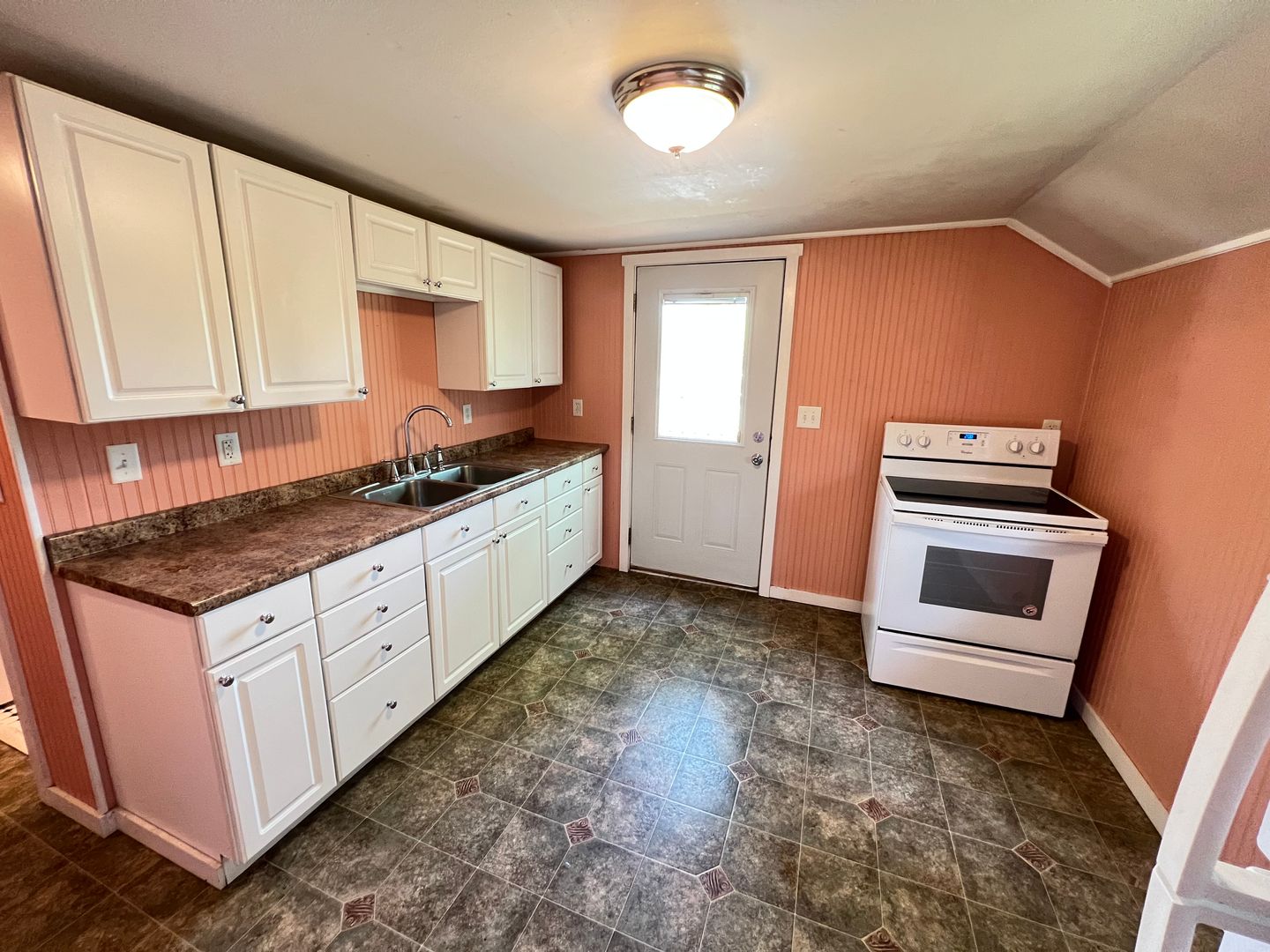 Superior Apartment: 2619 N 21st St