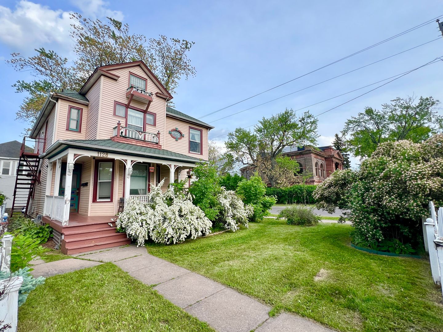 Superior Apartment: 1128 Hammond Ave - 1