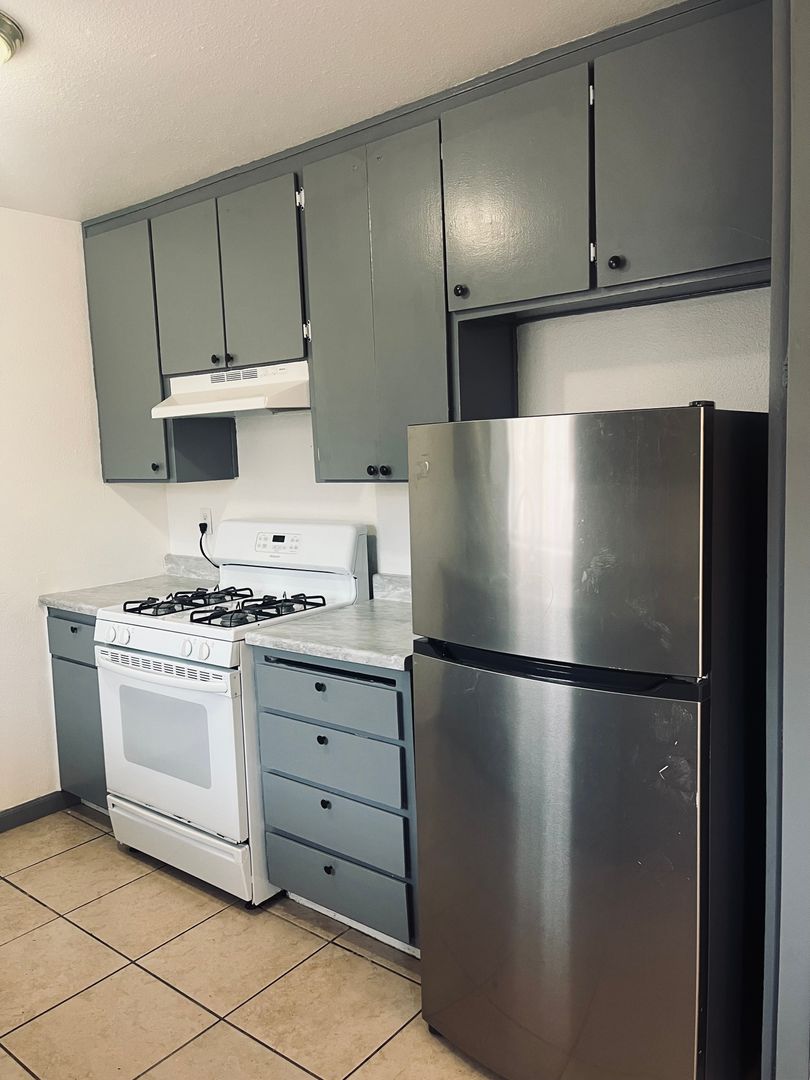 Modesto Apartment: 1117 Roselawn Ave.