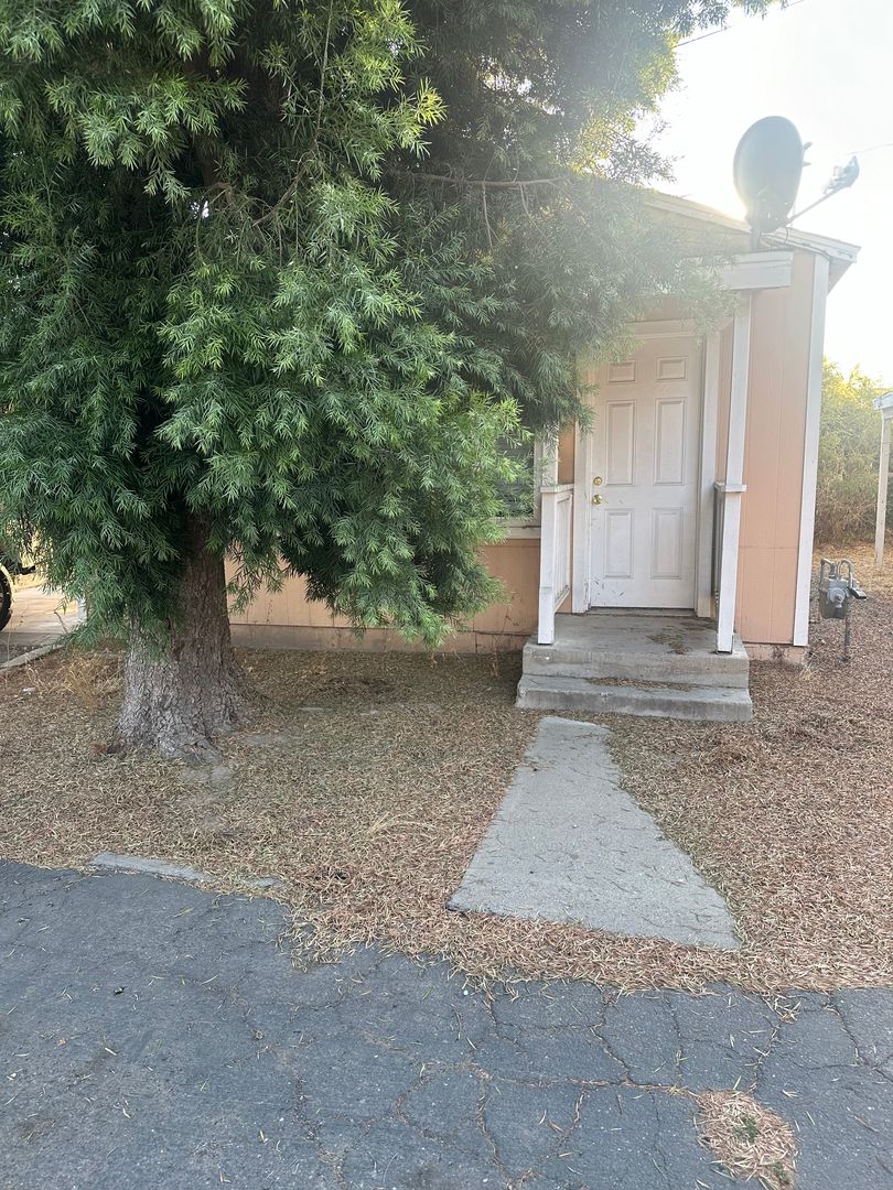 Modesto Apartment: 235 E. Coolidge Avenue