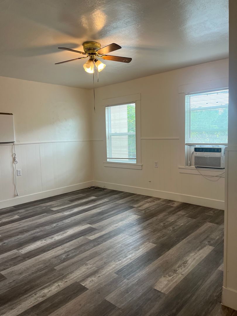 Modesto Apartment: 1516 F Street