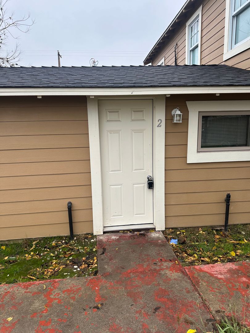 Empire Apartment: 110 A St.