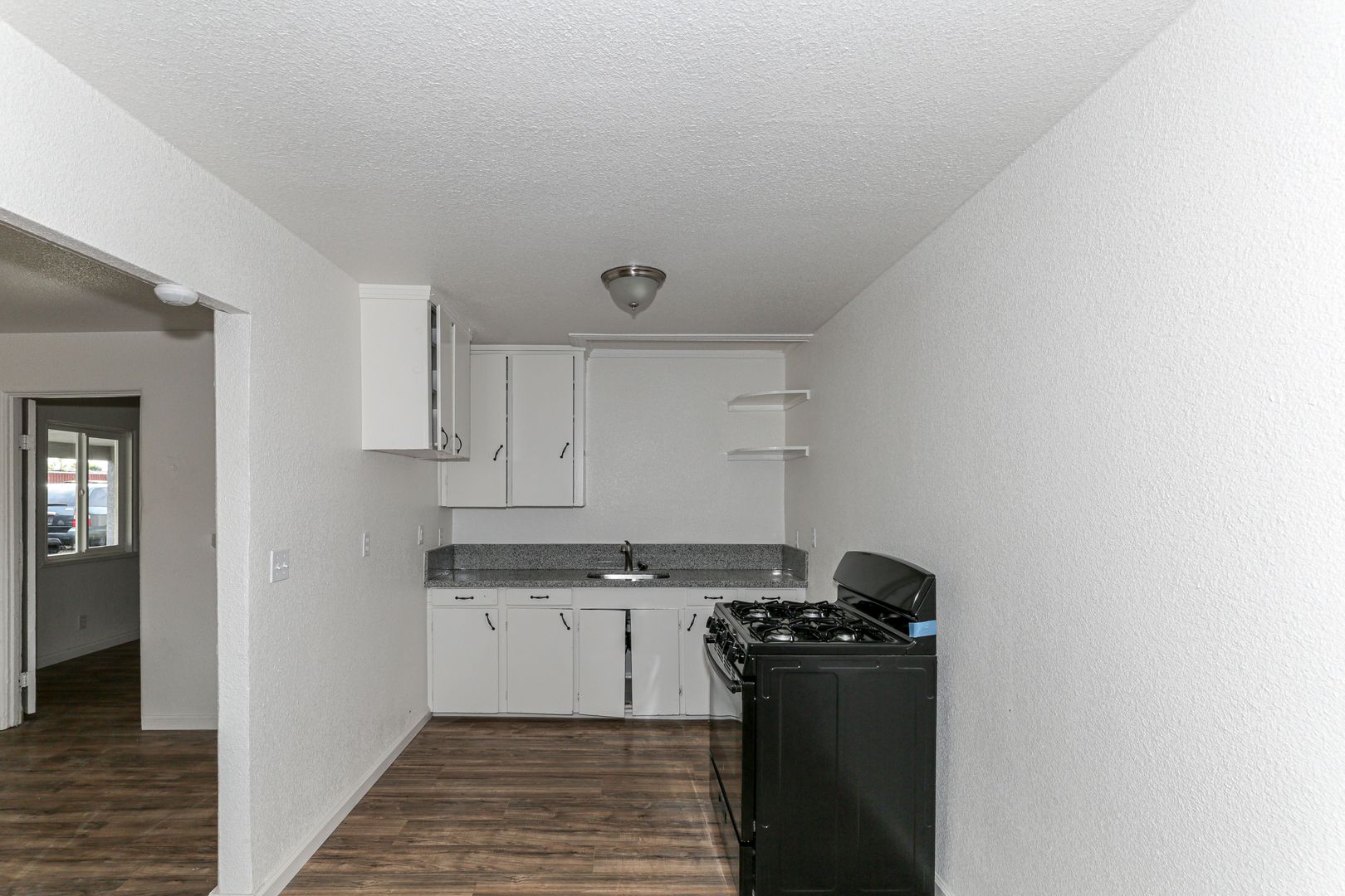 Merced Apartment: 147 N. Parsons Ave.