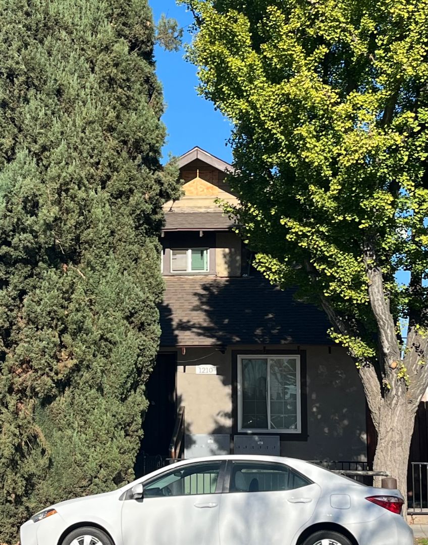 Modesto Apartment: 1210 11th Street