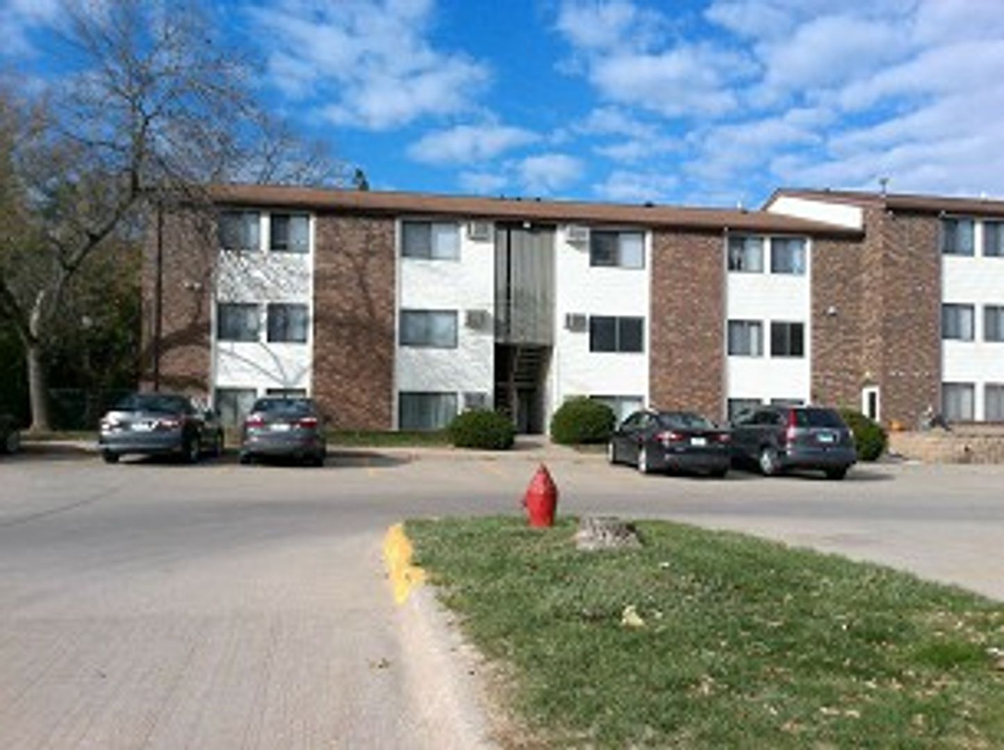 Iowa City Apartment: 810 - 920 Benton Drive