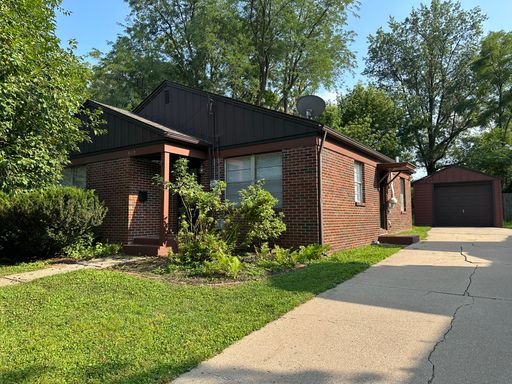 NEW LISTING - AVAILABLE NOW!!! Adorable 3 bedroom home just north of UIHC, VA, and Dental School – photo 1