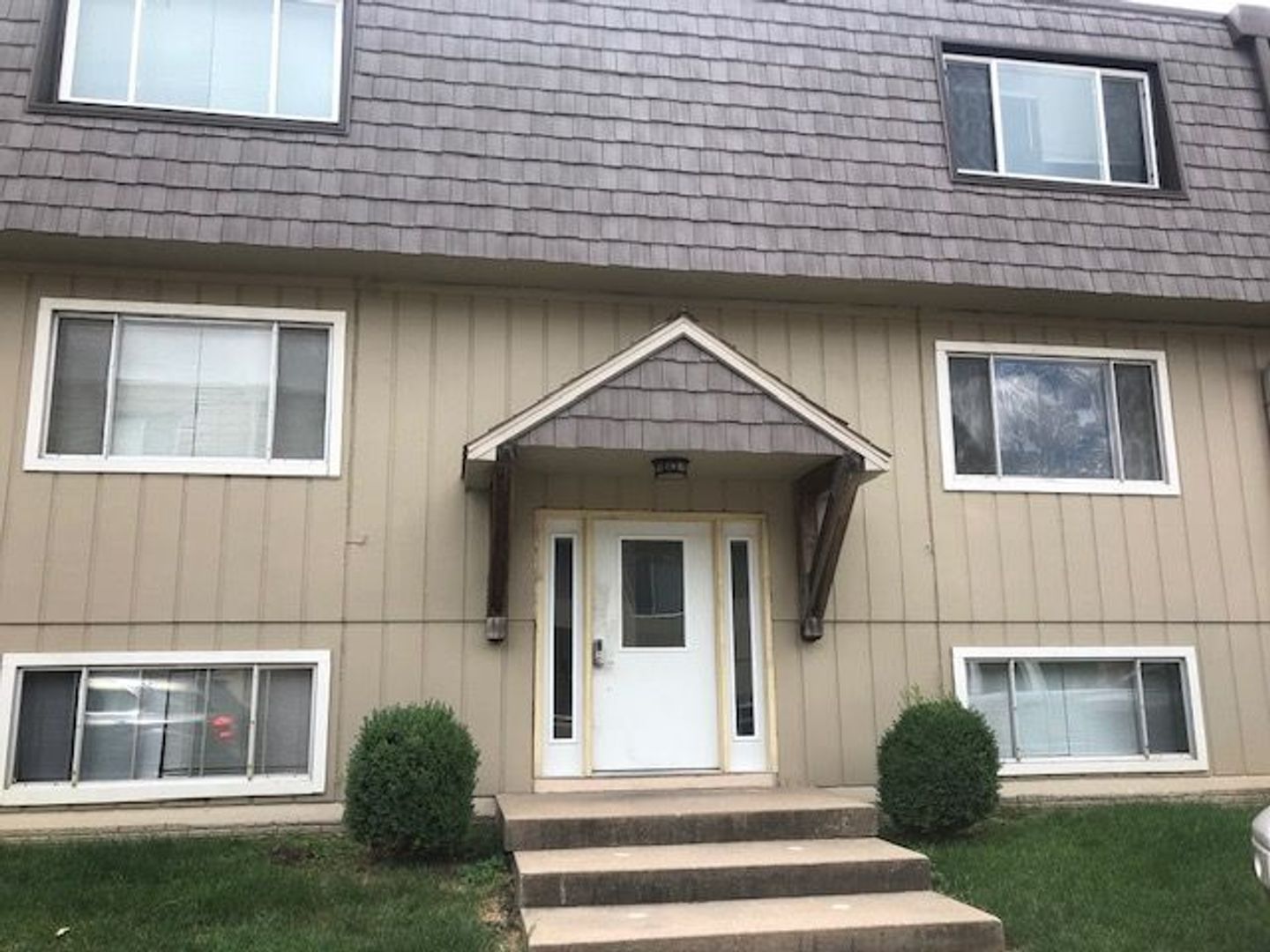 Iowa City Apartment: 618 S. Van Buren