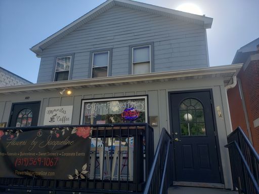 FIRST MONTH'S RENT FREE!!! 4 Bedroom Duplex in DOWNTOWN IOWA CITY! – photo 1