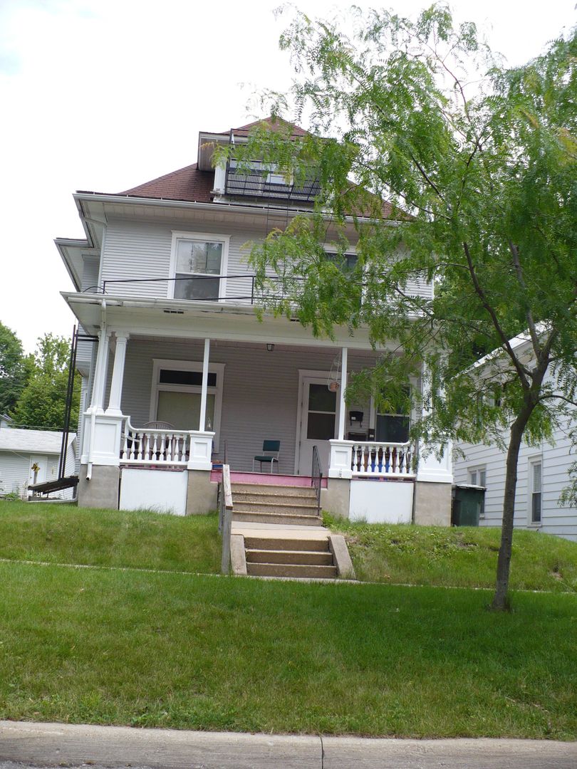 Iowa City Apartment: 320 E Davenport St