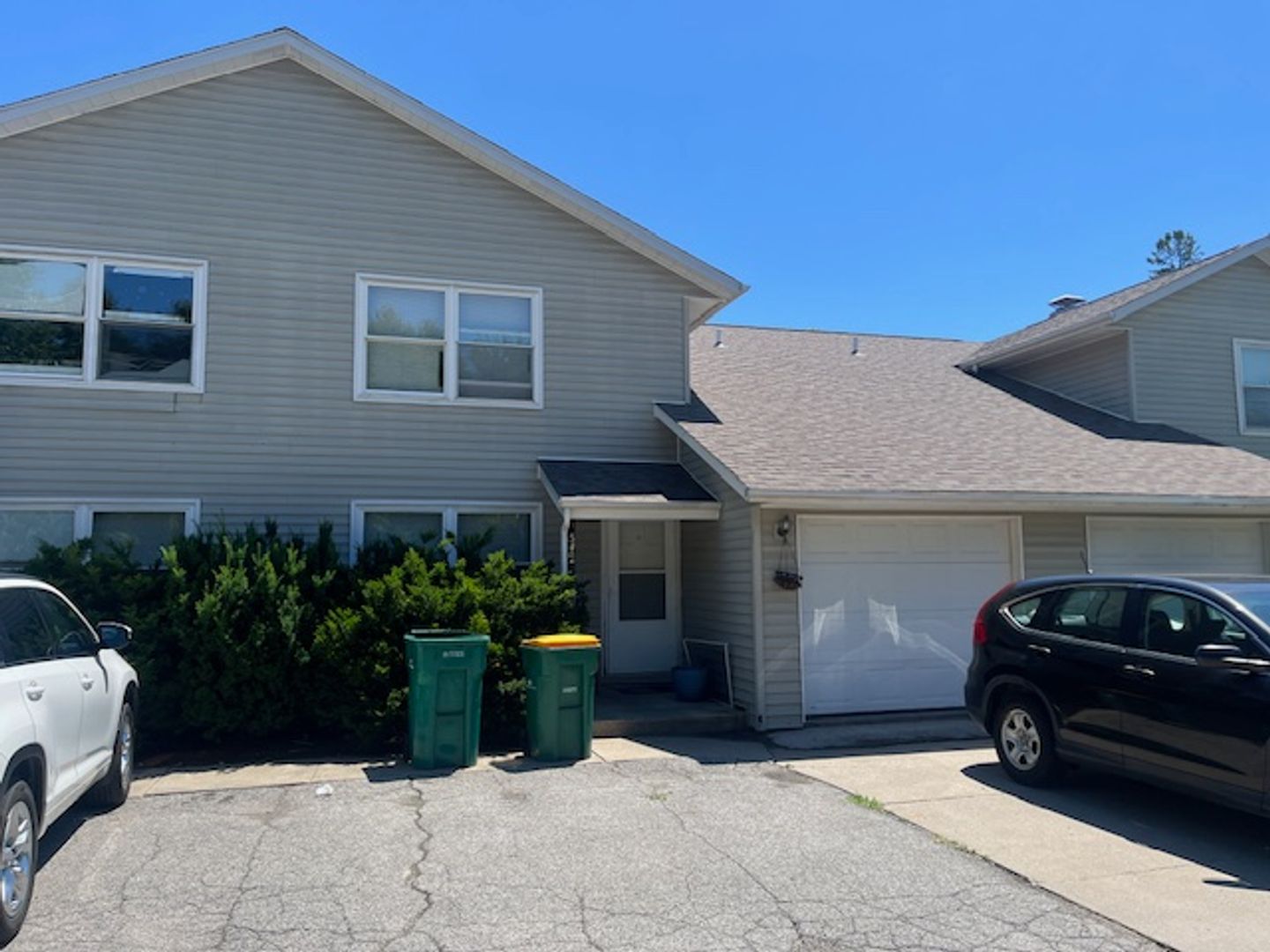 Iowa City Apartment: 520 - 552 Foster Road