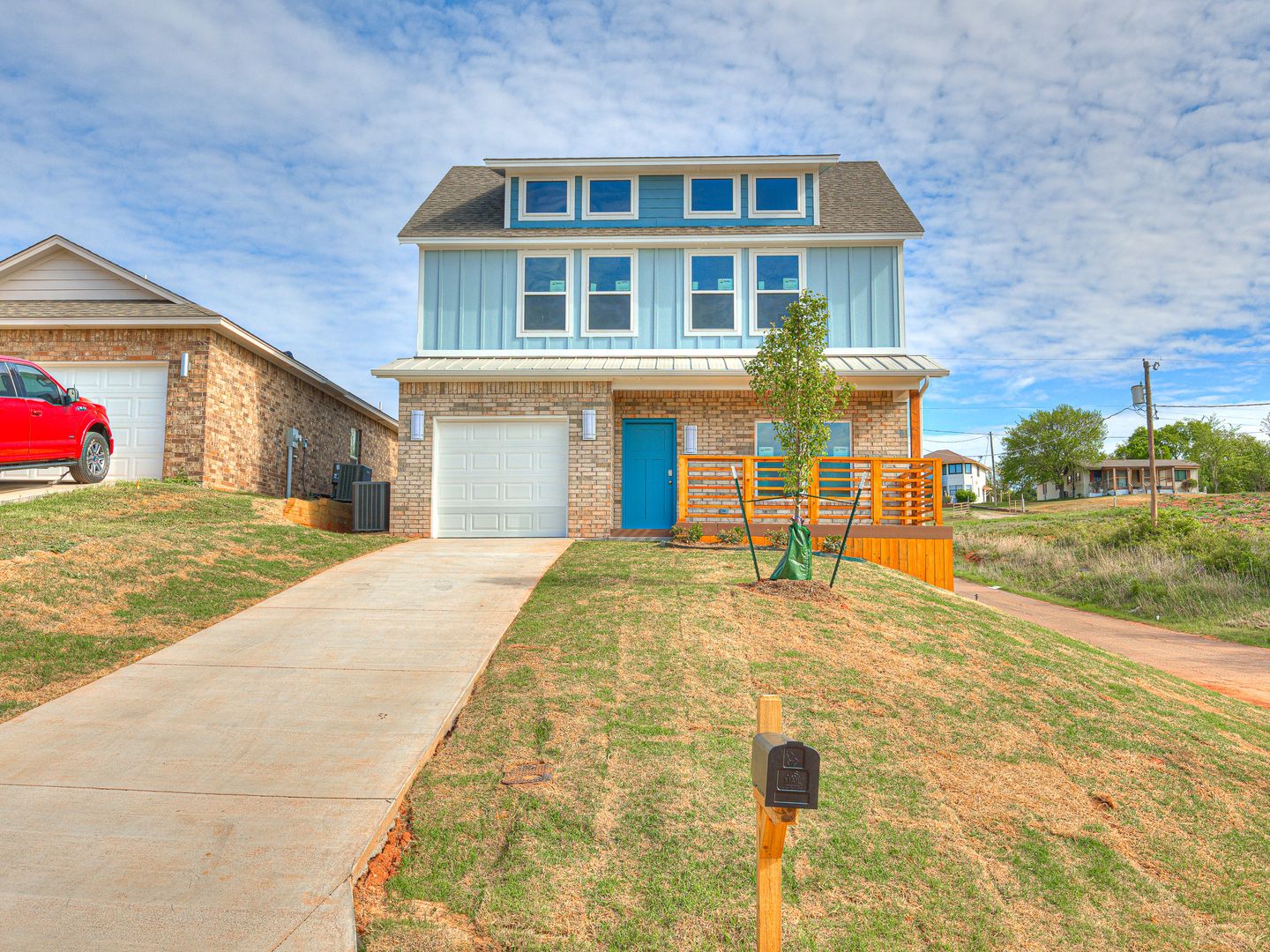 Arcadia House: 341 E 7th St