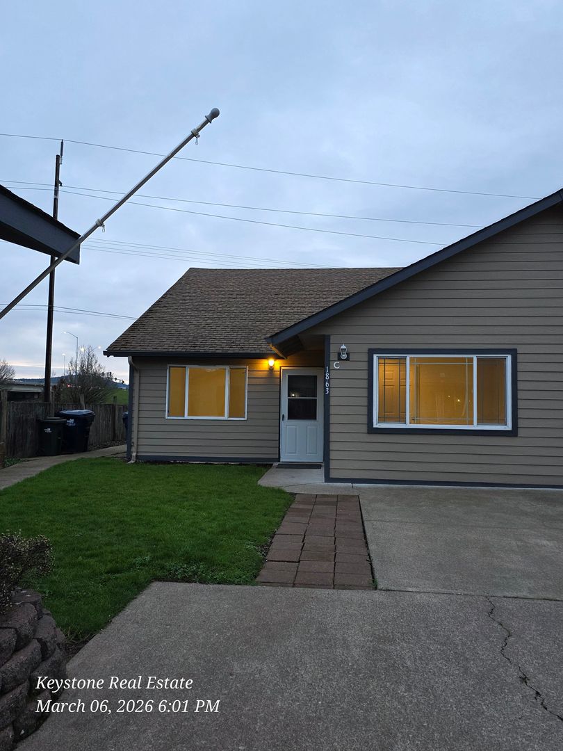 Springfield Apartment: 1863 17th St.