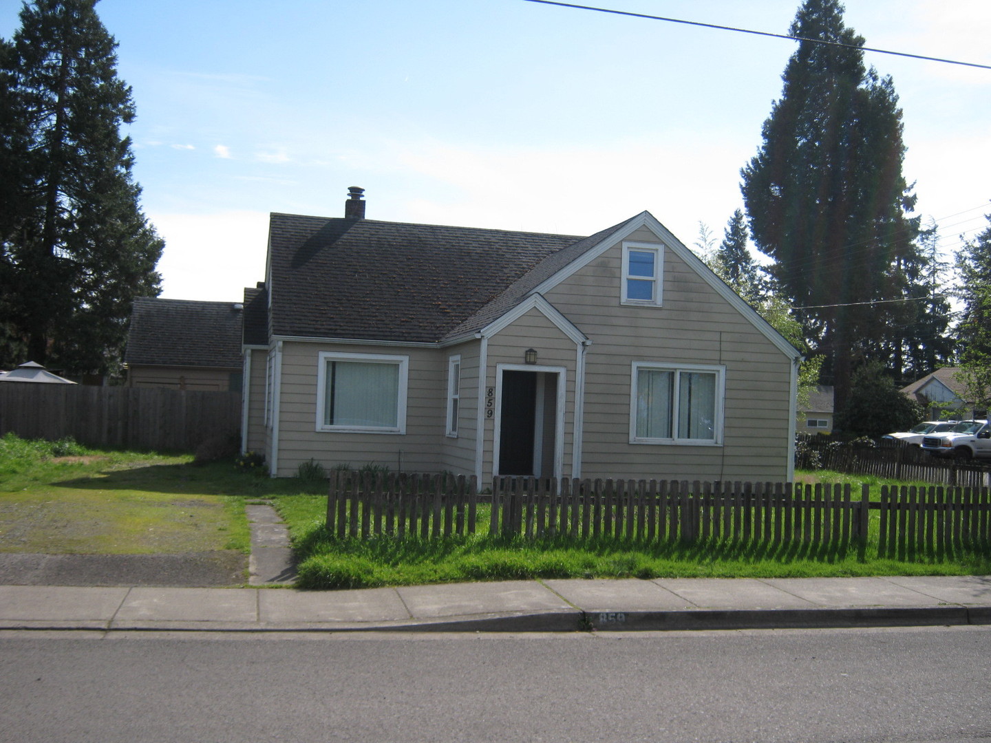 Springfield House: 859 West M st.