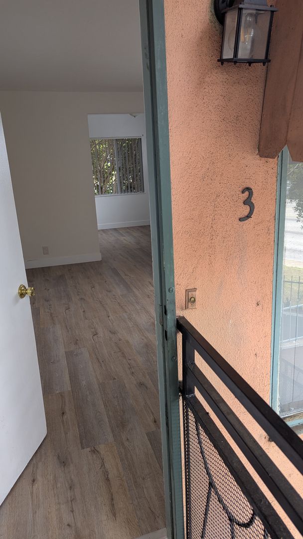 Inglewood Apartment: 7106 La Cienega Ave