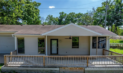 Lake Life Living in Sunrise Beach 3bd / 2Bth with Garage
