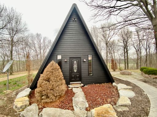 Cozy A-Frame Retreat Near Eldon, MO — $950/Month