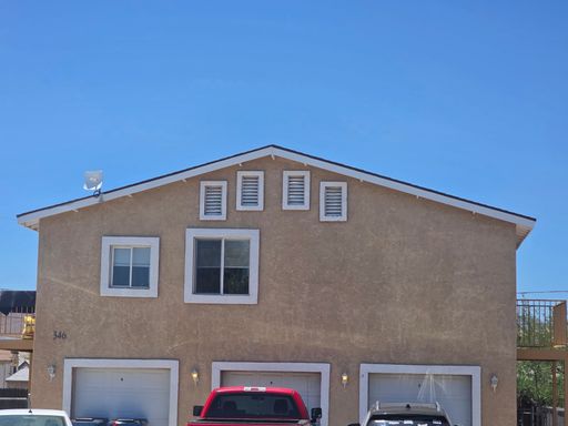 2 bed/2 bath upstairs apartment with 1 car garage and Washer/Dryer hook up in Central BHC. – photo 1