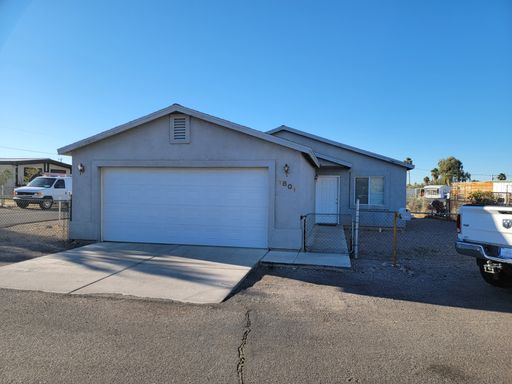 3 Bedroom 2 Bathroom House in Bullhead City – photo 1