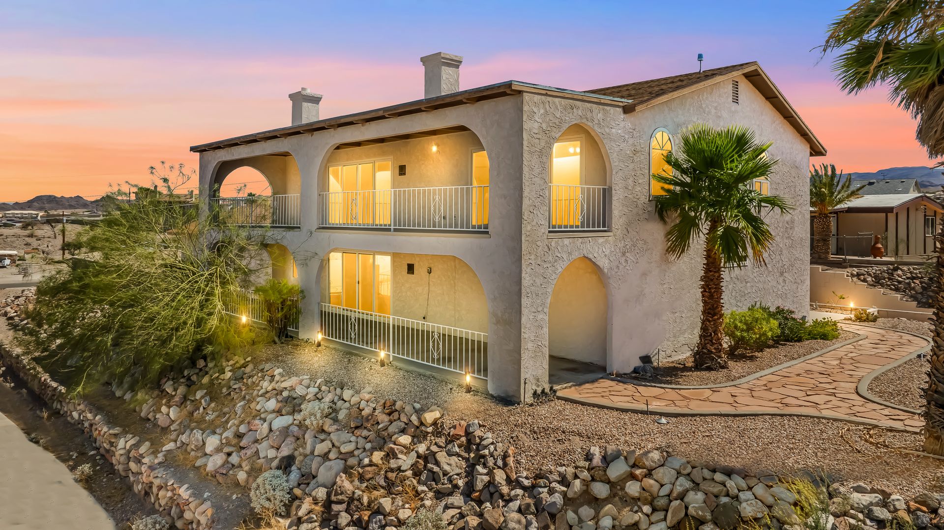 Bullhead Citry House: 3035 Rosewood Ave