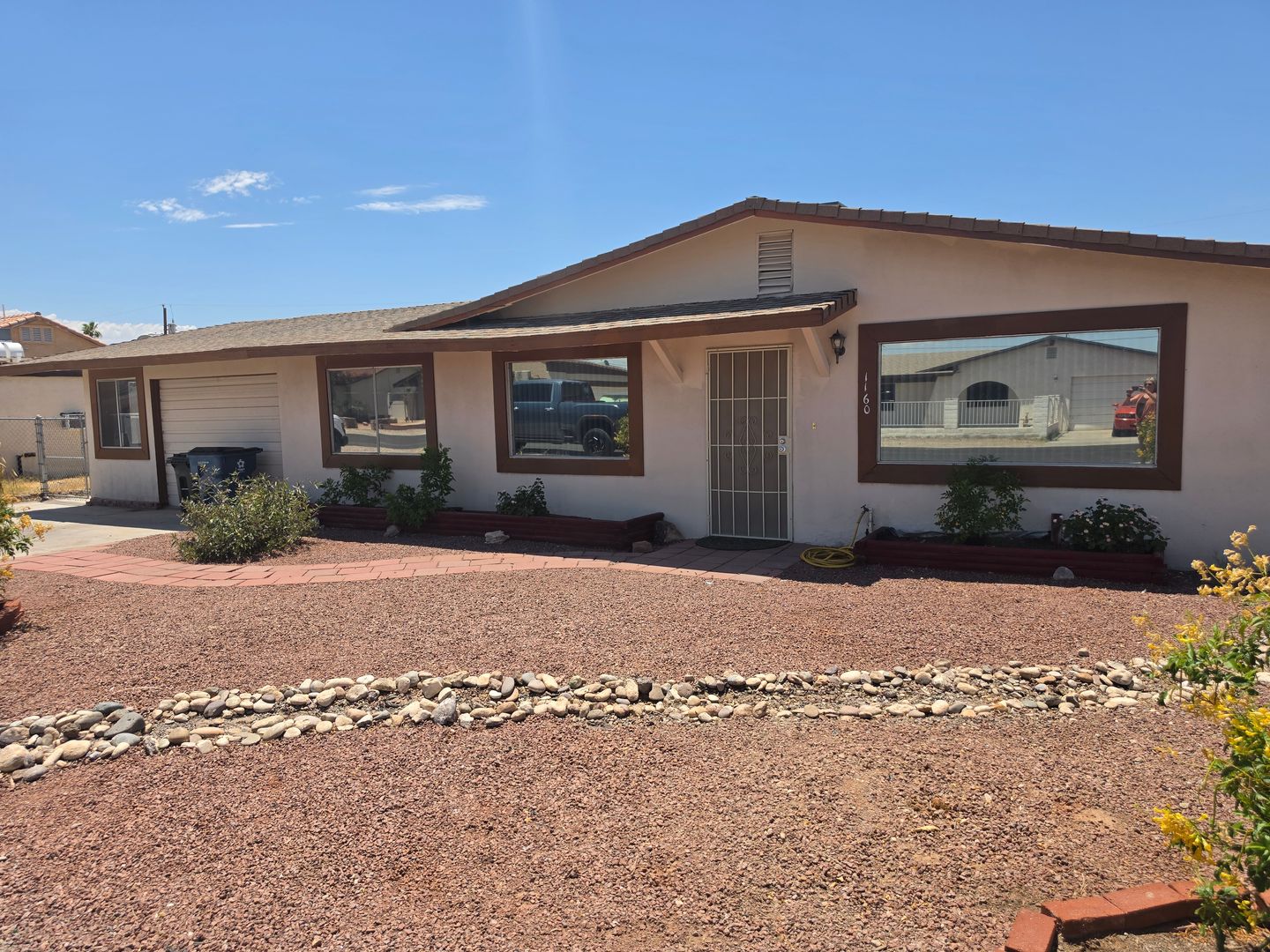 Bullhead City House: 1160 Jasper Ave