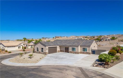 Beautiful 4 Bedroom newer Home with Lots of Added Space. – photo 1