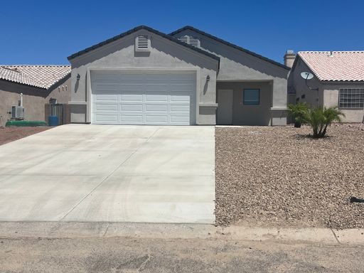 3 Bedroom House Located In Desert Lakes – photo 1