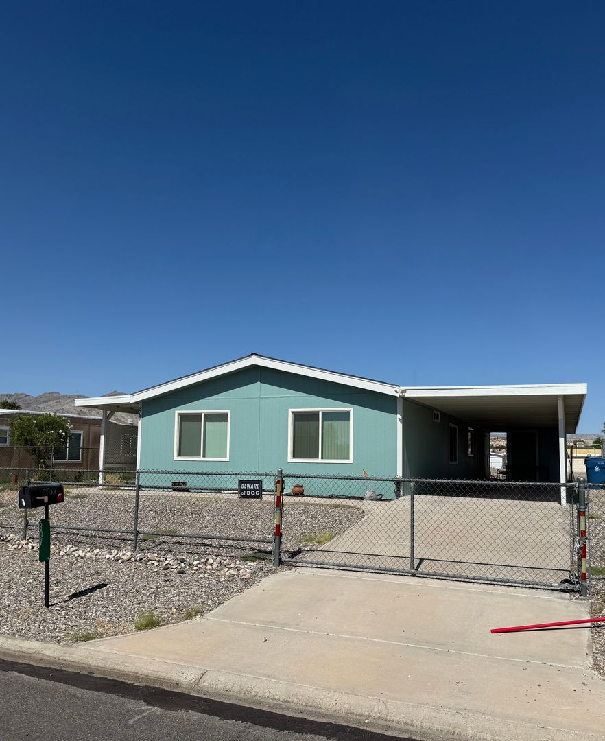 Bullhead City House: 807 Stahlman Drive