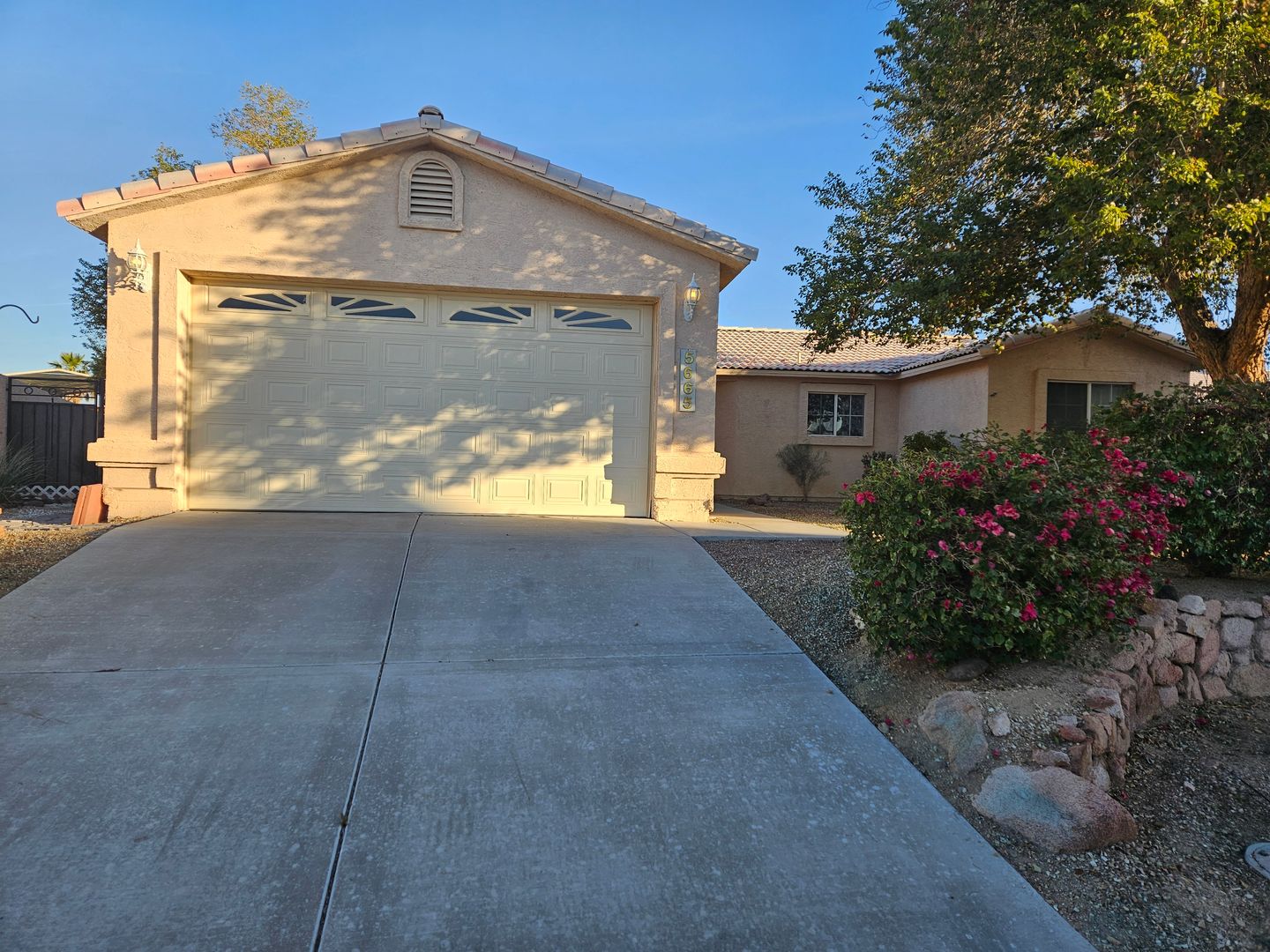 Fort Mohave House: 5665 S Pyramid Lake Court