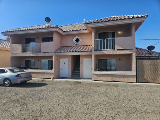 2 Bedroom Upstairs Apartment in Bullhead City – photo 1