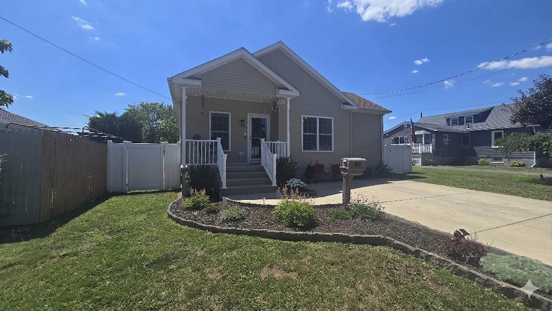 Magnolia House: 402 Gloucester Ave