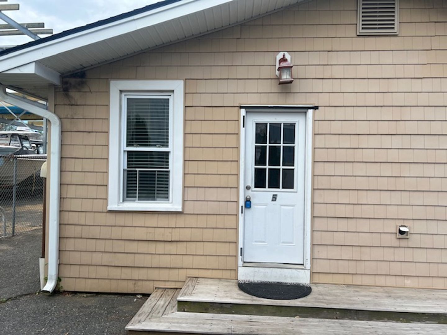 Highlands Apartment: 24 Bay Ave