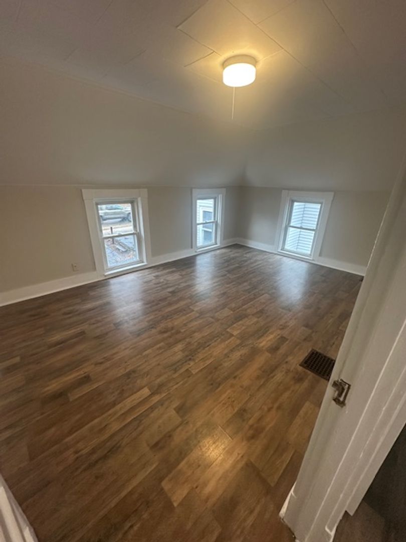 Laconia House: 496 Union Ave