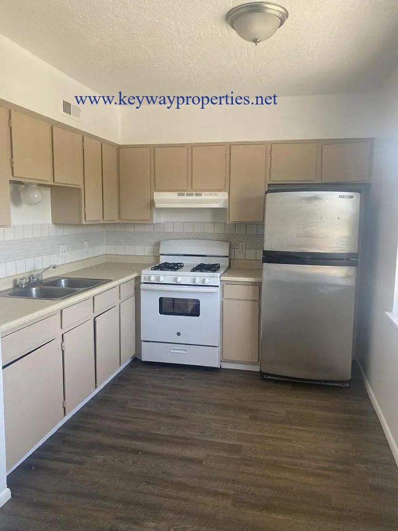 Albuquerque Apartment: 302 Texas St NE