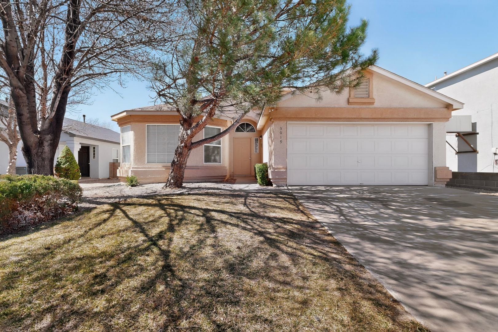 Rio Rancho House: 3019 Glorieta Meadows Dr NE