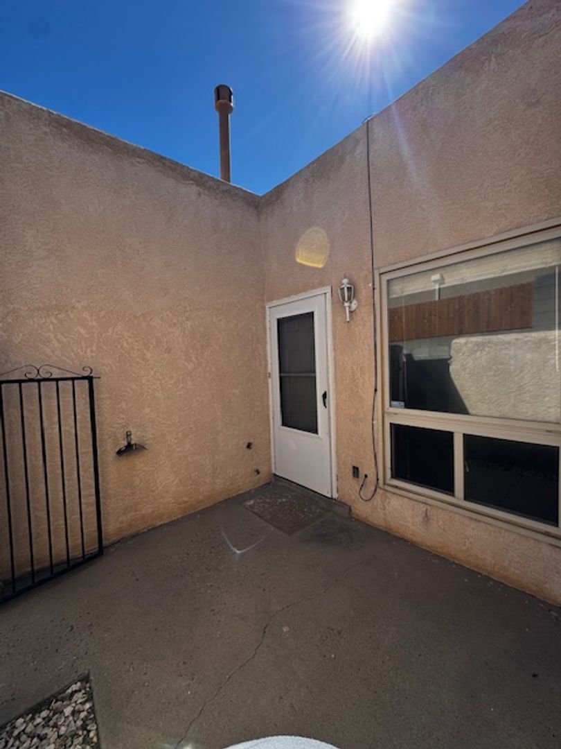 Albuquerque Apartment: 12244 Menaul Blvd NE